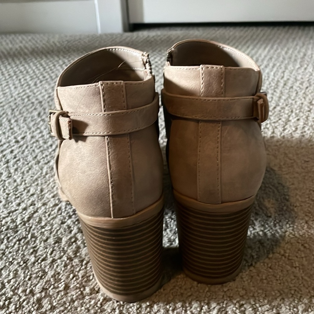 Open Toed Heeled Booties - Picture 4 of 7